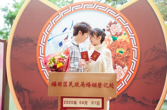 《婚前21天》林丽吟收拾旧物 刘泳希李嘉铭领证