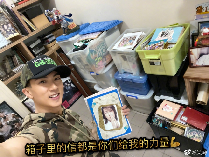 吴尊公开珍藏多年粉丝应援物 感慨发文回顾入行15年点滴