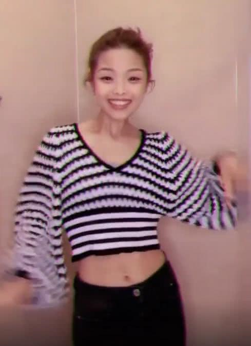 王莎莎晒近照瘦了一大圈 穿低腰裤大方秀小蜂腰