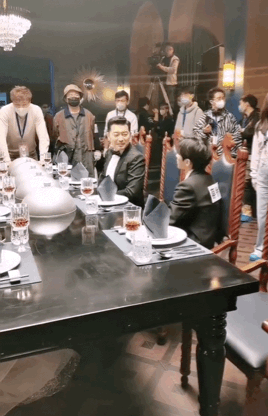 蔡徐坤自曝一顿吃三份牛排 亲自验证私生爆料