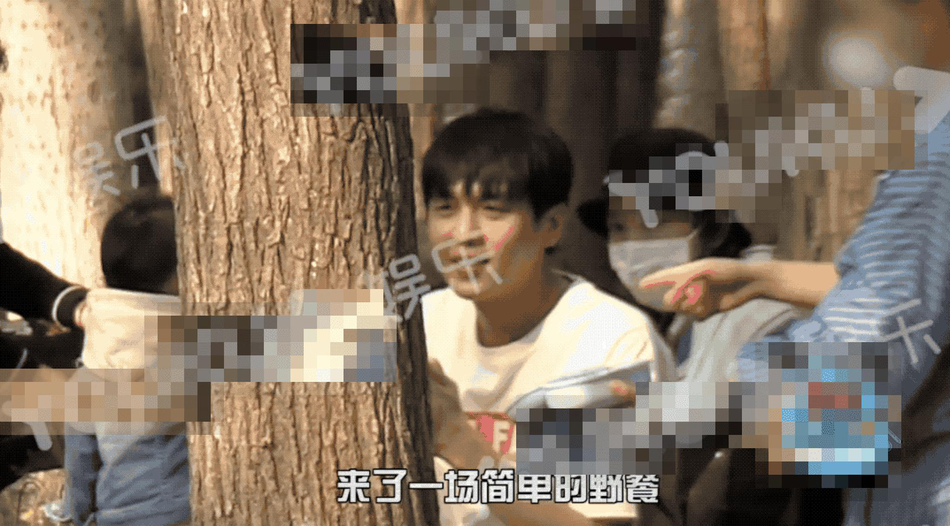 张若昀带老婆外出野餐散心 宠溺抚摸唐艺昕孕肚尽显甜蜜