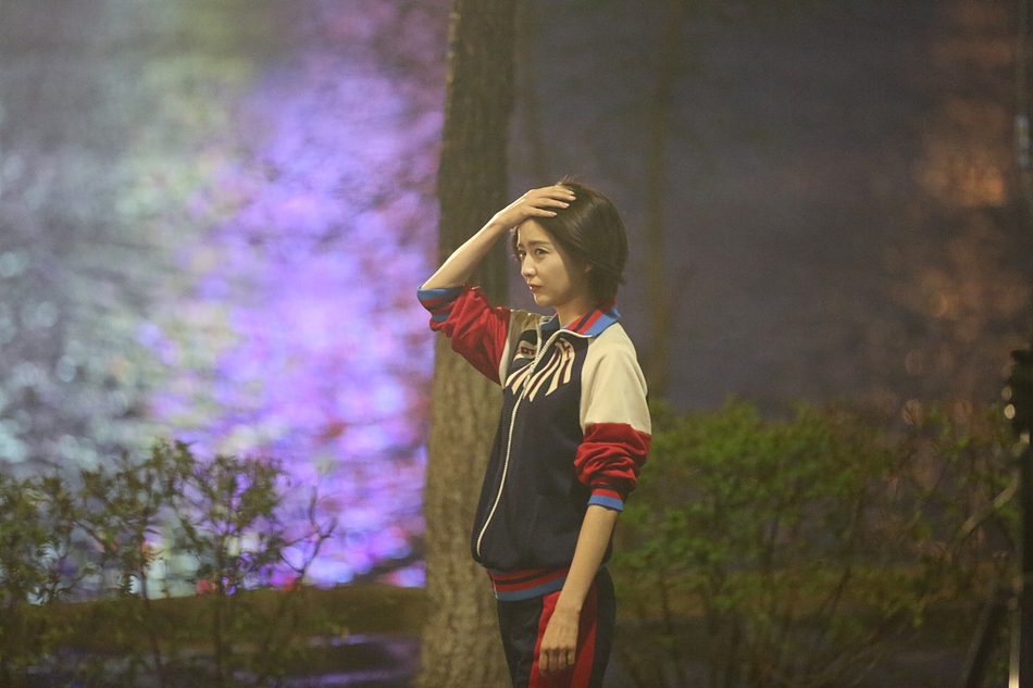 佟丽娅短发运动服造型拍新剧 身材娇小清纯可人