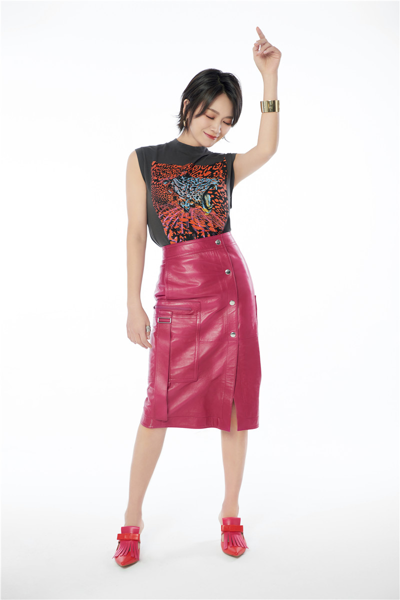 曹曦文最新时尚大片曝光 简约穿搭知性温柔气质尽显