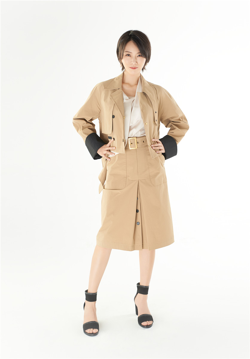 曹曦文最新时尚大片曝光 简约穿搭知性温柔气质尽显