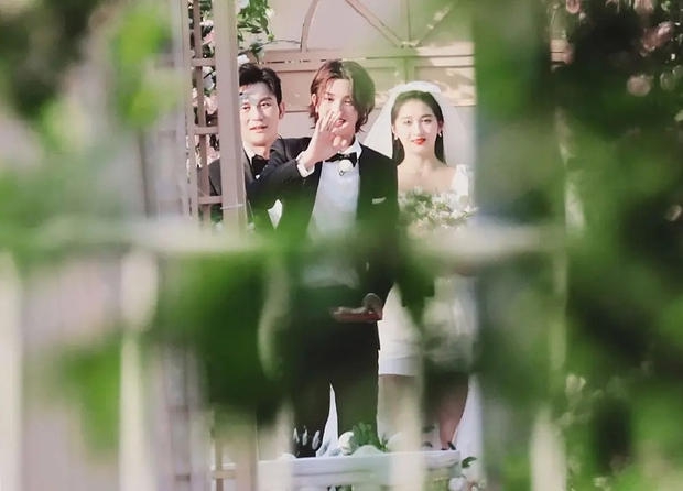 《奔跑吧》路透曝光 关晓彤穿婚纱与黄明昊同台