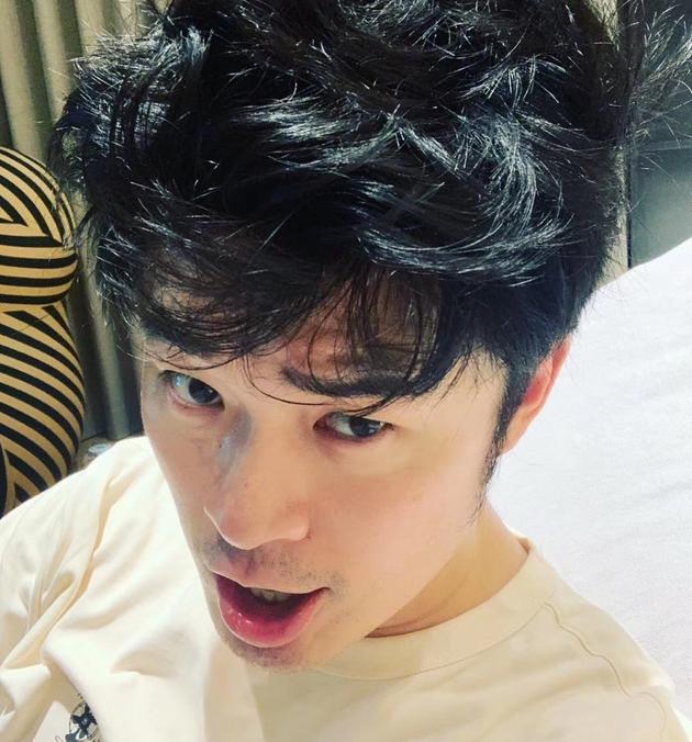 贾玲迎38岁生日 陈赫晒好友可爱比耶照送暖心祝福