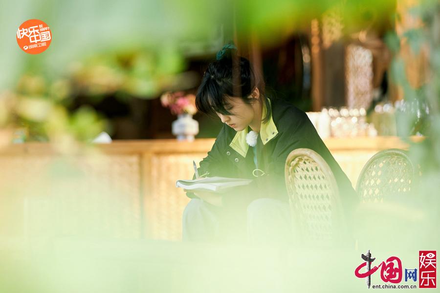 《向往的生活》第四季先导片周五来袭 张子枫蘑菇屋读书