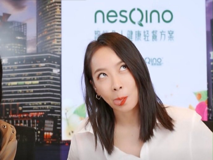 毫无女明星包袱！宋茜直播连做五个鬼脸