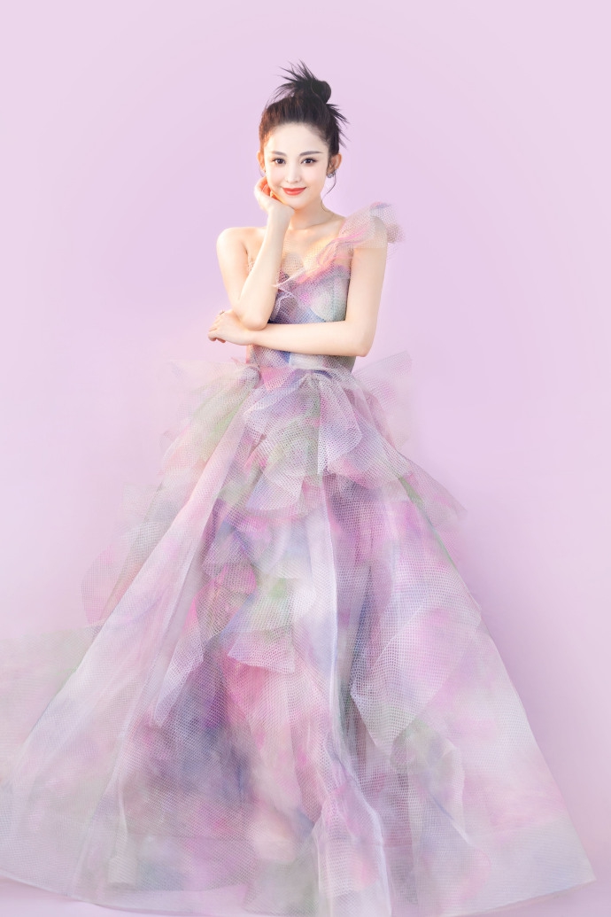 古力娜扎穿花仙子长裙惊艳迷人 色彩缤纷梦幻少女