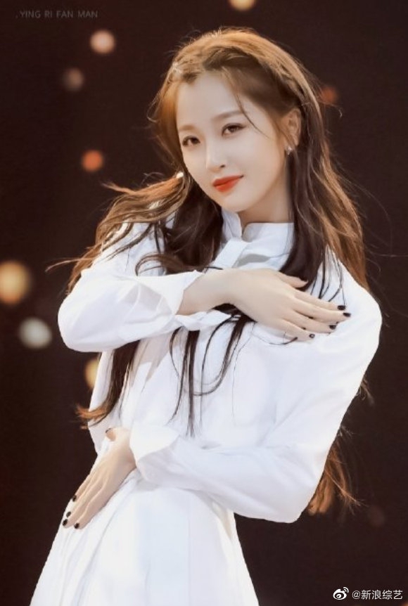 李易峰迎33岁生日开直播分享近况 夸虞书欣可爱破次元壁