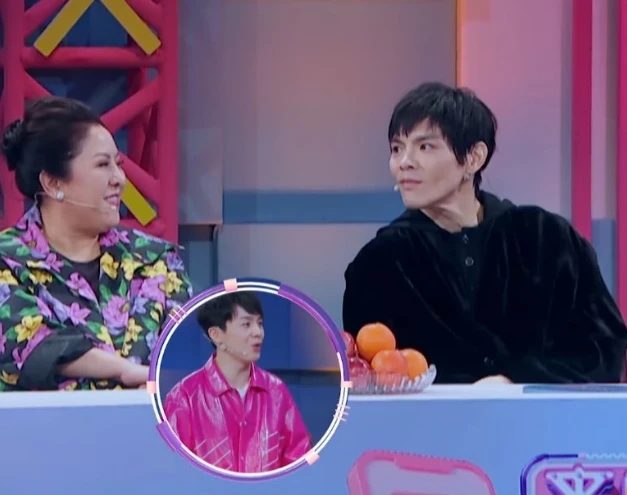 团宠！向佐手机存近千张郭碧婷照片 向太壁纸也是儿媳妇