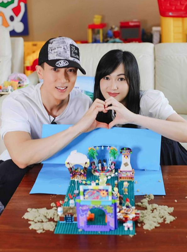 《婚前21天》吴尊夫妇拼乐高婚礼 刘泳希试婚纱