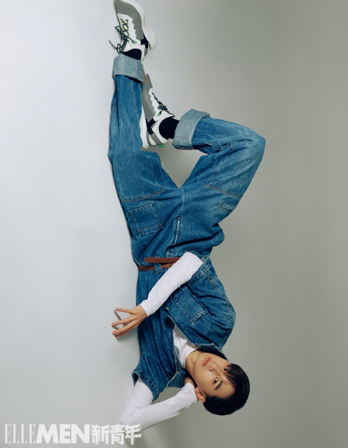 姚琛穿牛仔连体装慵懒随性 眼神温柔坚定可盐可飒