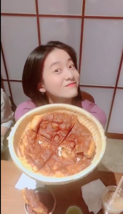 张雪迎晒与章子怡约饭视频 两人在线飙戏表情夸张逗趣