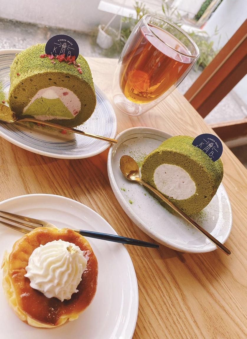 林心如晒甜品店自拍照 手捧蛋糕笑容甜蜜