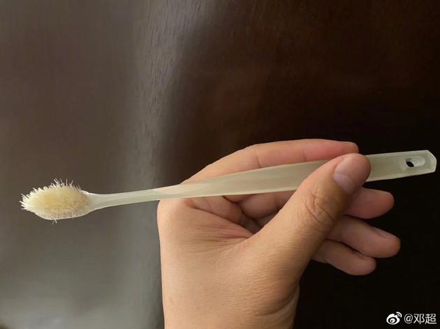 邓超用了孙俪送的牙刷天天流血 未料用途竟是这个