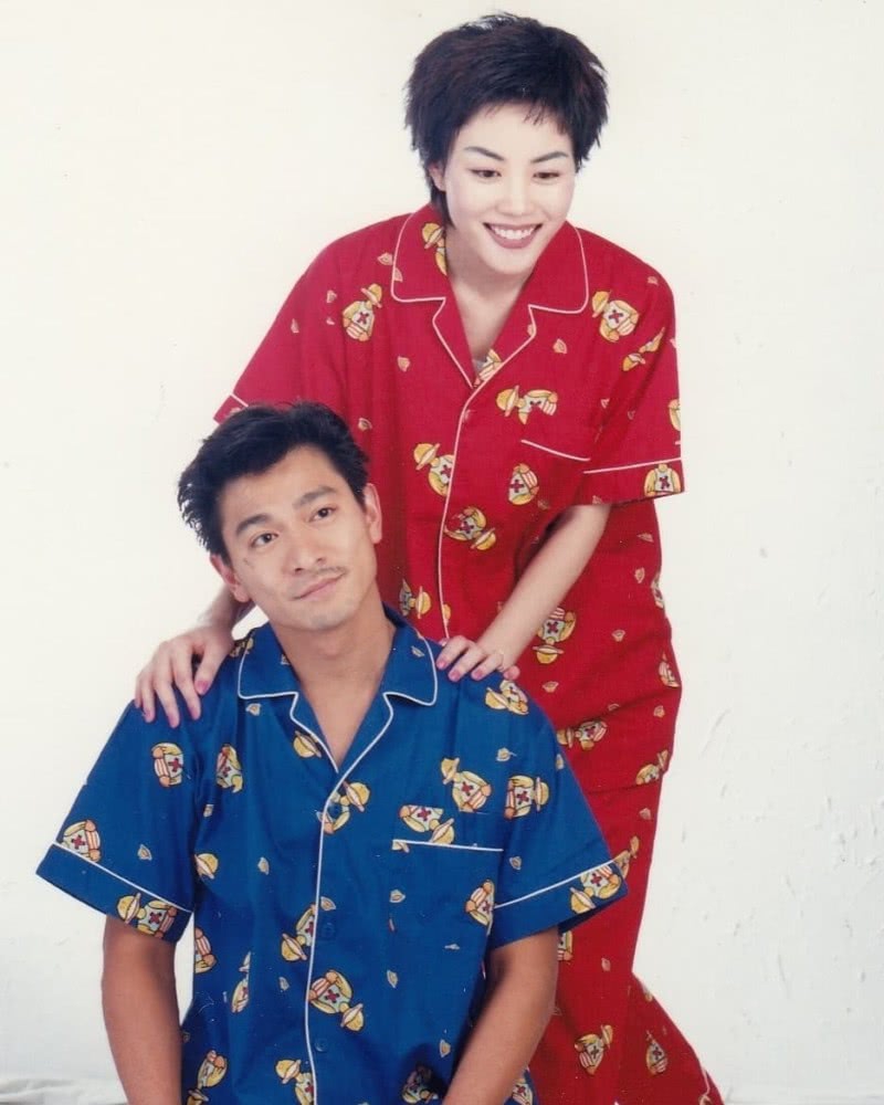 画风太可爱！王菲刘德华昔日罕见睡衣合影曝光