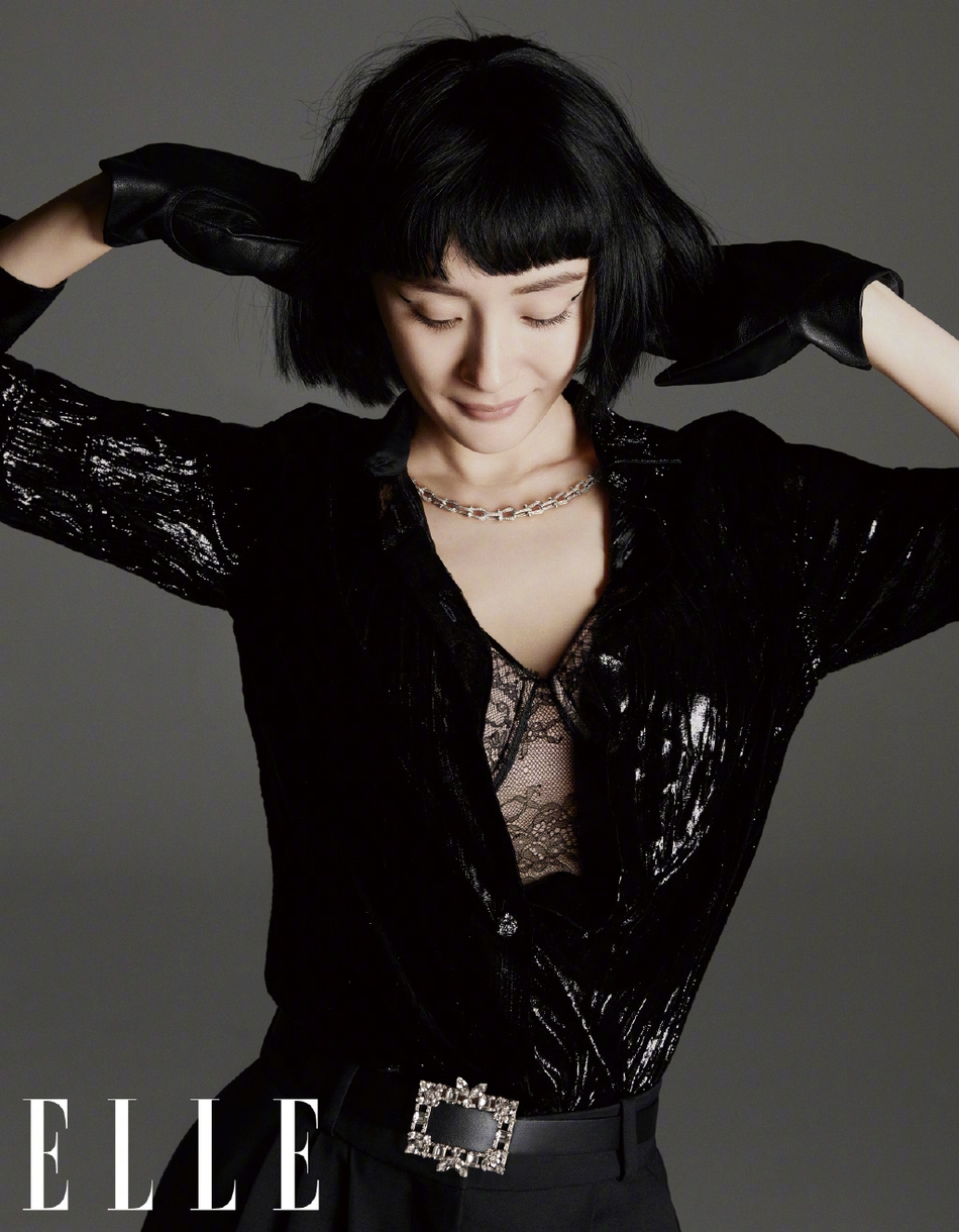 杨幂短发造型又酷又飒 走御姐风性感迷人