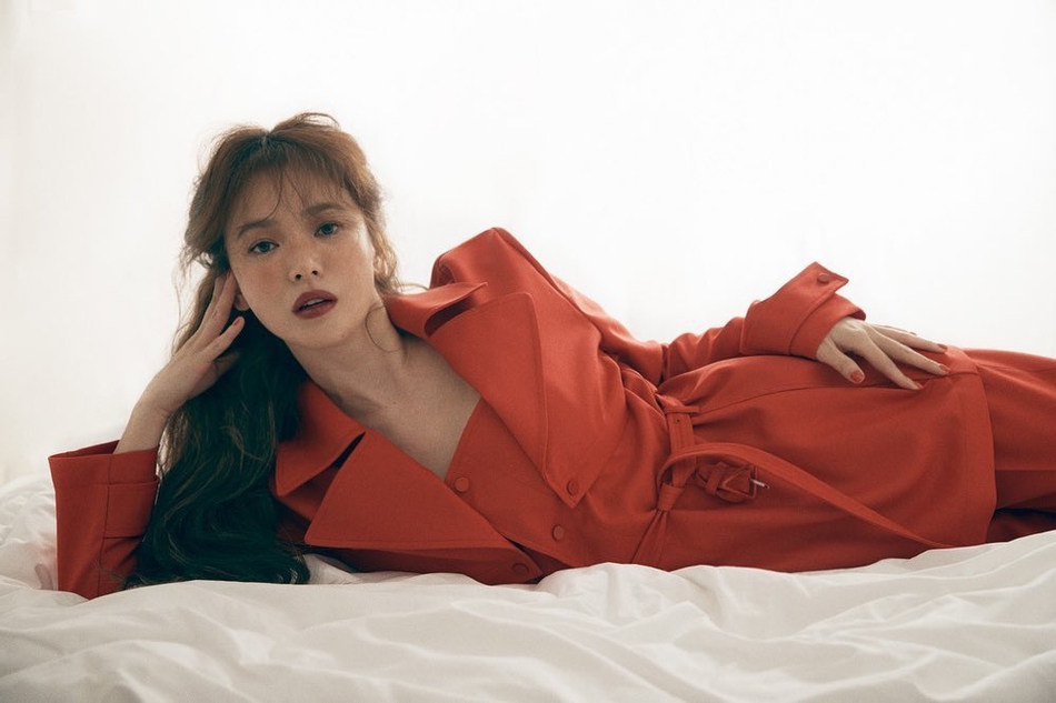 宋慧乔最新杂志大片曝光 红衣红唇长卷发性感撩人