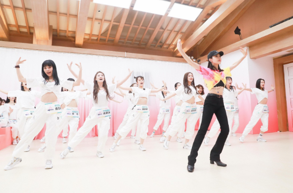 宋茜创3女团舞教学开课 化身严格教练暖心指导