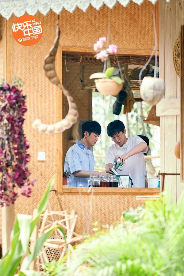 黄磊周迅重聚蘑菇屋 《向往4》首播引发网友“回忆杀”