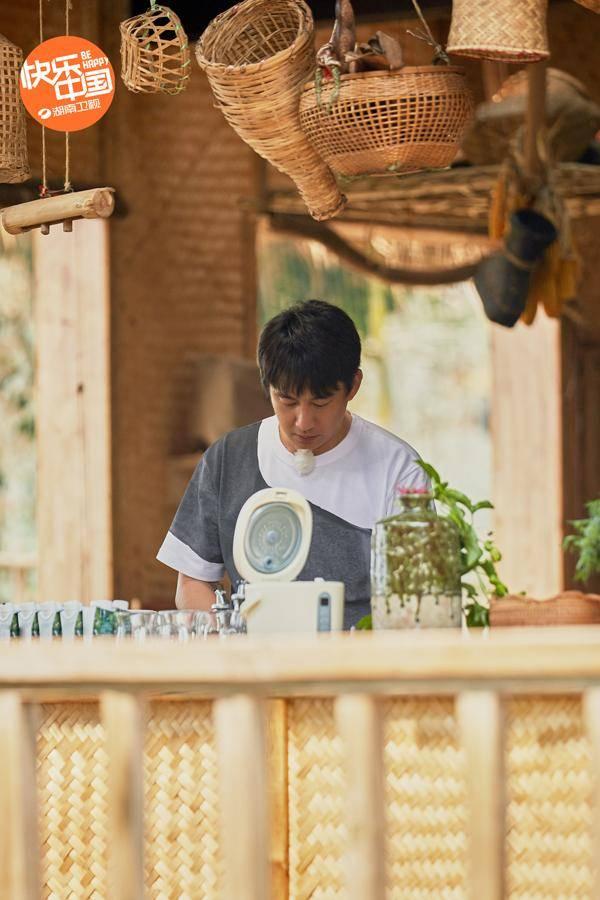 黄磊周迅重聚蘑菇屋 《向往4》首播引发网友“回忆杀”