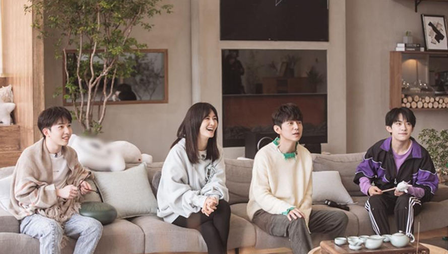 《朋友请听好》何炅周震南致敬抗疫护士