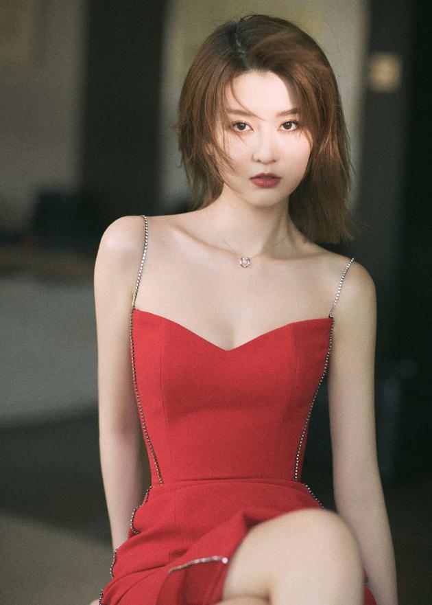 乔欣被传想和白敬亭炒CP还嫉妒杨紫 工作室辟谣