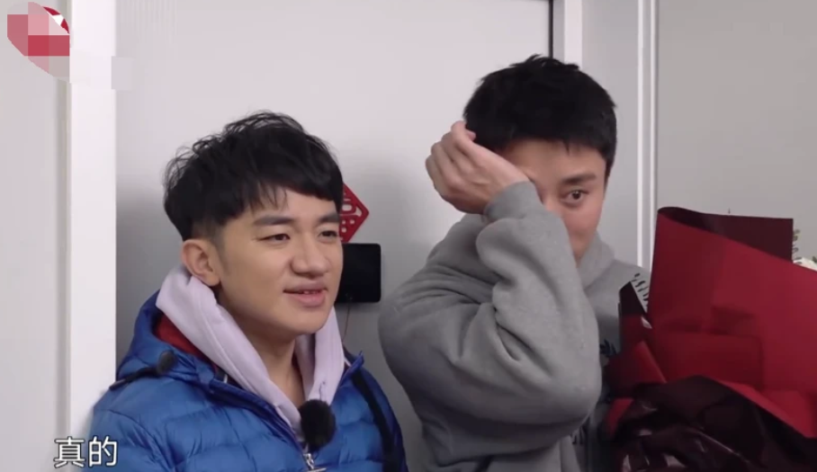 目睹别人求婚 贾乃亮情绪失控掩面而泣