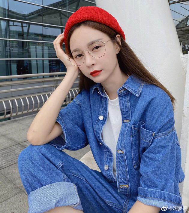 迷妹！沈梦辰逛吴亦凡超话：第一次来有点激动