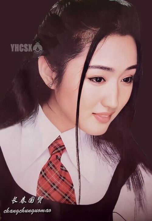 杨钰莹20年前旧照曝光 校园风穿搭清纯可人