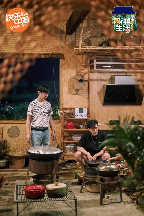 黄晓明《向往4》里“认真减肥”蘑菇屋中惊闻“再来一块”