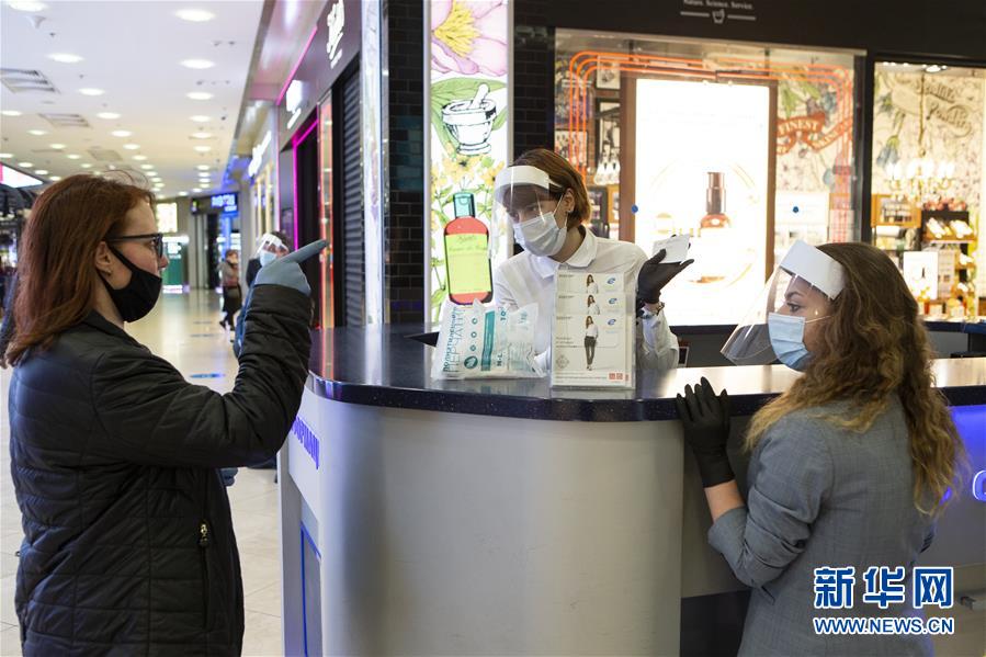 俄罗斯新冠病累计确诊超42万例、死亡超5千例