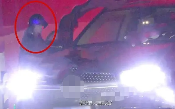 吴奇隆探班爱妻充当司机 刘诗诗靠老公肩膀超恩爱