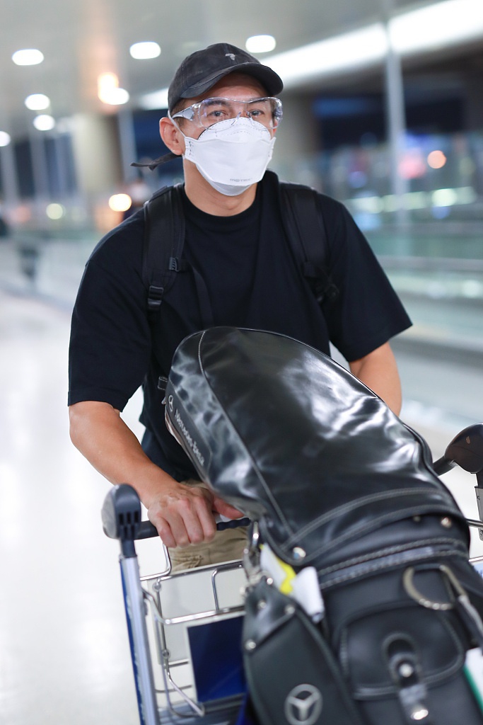 吴奇隆探班爱妻充当司机 刘诗诗靠老公肩膀超恩爱