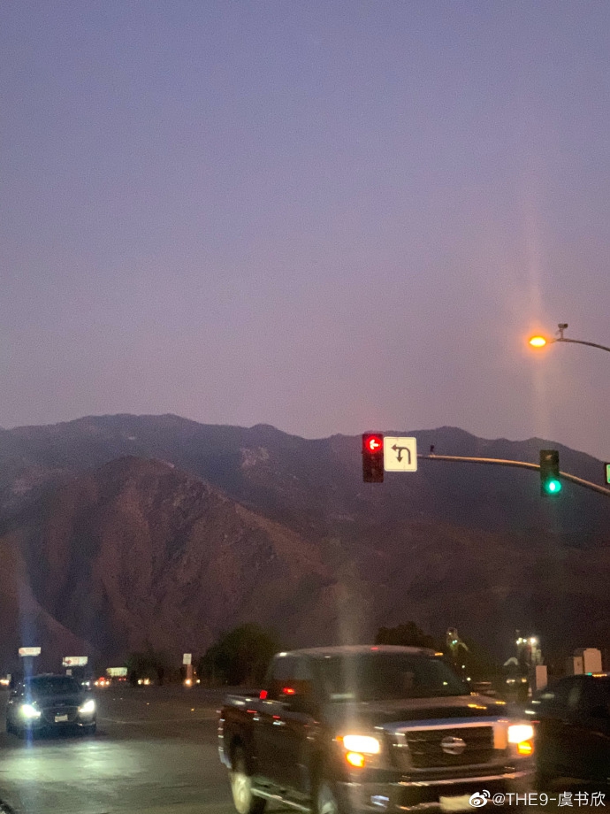 虞书欣晒库存美照送福利 或甜美或优雅风格多变