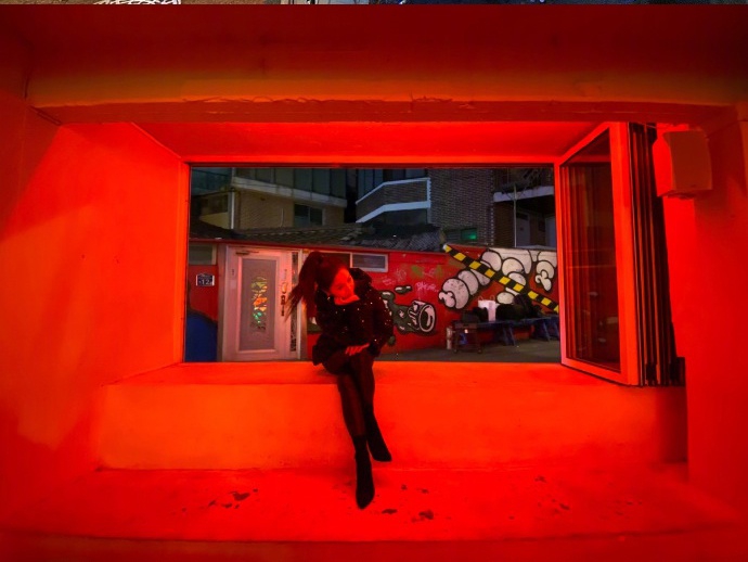 虞书欣晒库存美照送福利 或甜美或优雅风格多变