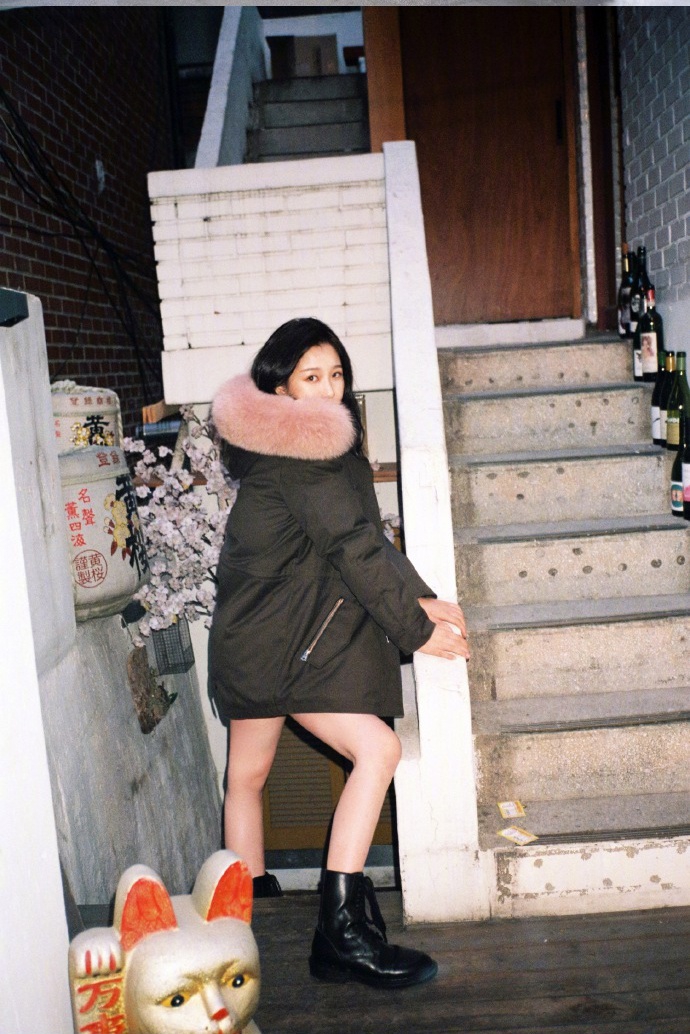 虞书欣晒库存美照送福利 或甜美或优雅风格多变