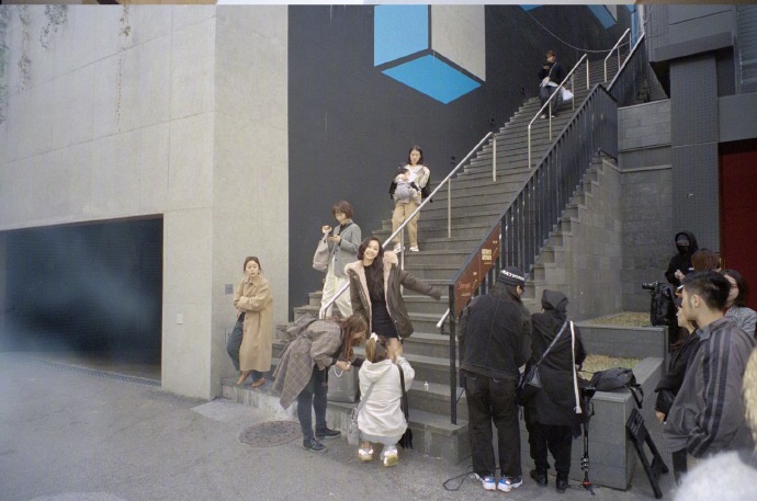 虞书欣晒库存美照送福利 或甜美或优雅风格多变