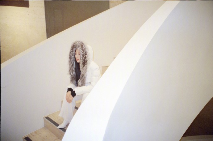 虞书欣晒库存美照送福利 或甜美或优雅风格多变