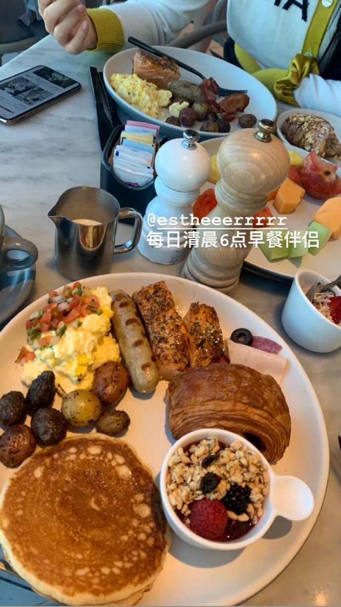 虞书欣晒库存美照送福利 或甜美或优雅风格多变