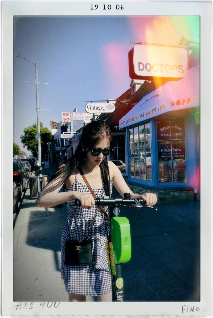 虞书欣晒库存美照送福利 或甜美或优雅风格多变