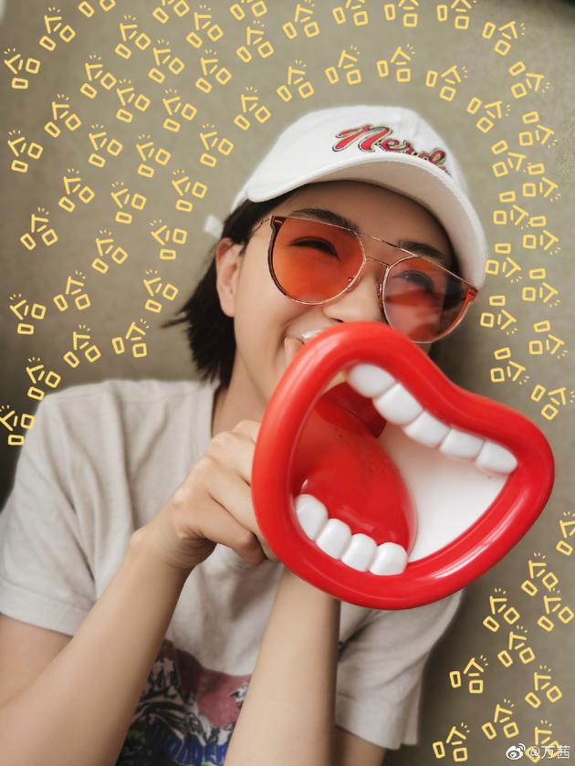 万茜晒孙红雷昔日跳霹雳舞图喊话：我pk你