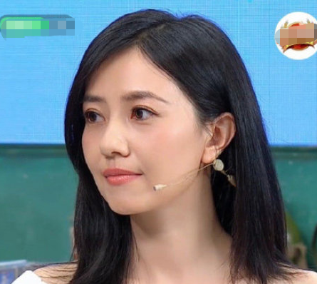 高圆圆产后复工现身直播间 长发披肩女神范儿十足