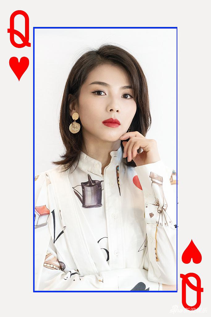 刘涛穿扑克牌衬衫拍写真 红唇撩人气场十足