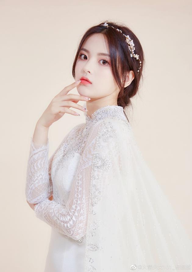 尬!杨超越发文吐槽司机开远光灯 却被发现有语病