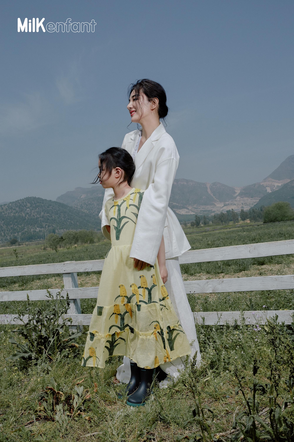 黄奕首携女儿出镜脸贴脸超温馨 7岁黄芊玲像爸爸