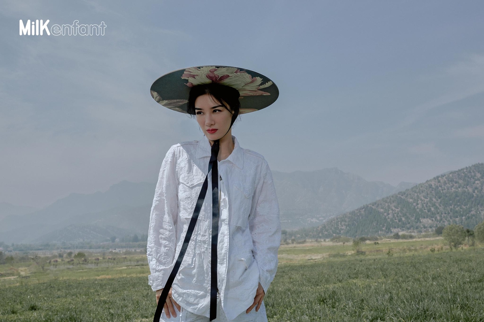 黄奕首携女儿出镜脸贴脸超温馨 7岁黄芊玲像爸爸