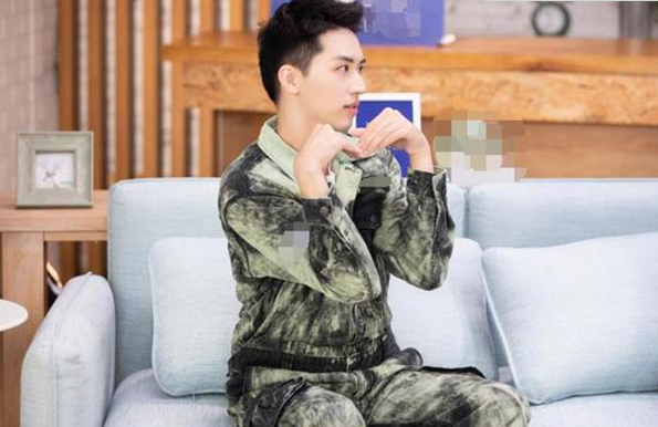 许魏洲《让生活好看》自曝是颜控 比心引爆笑