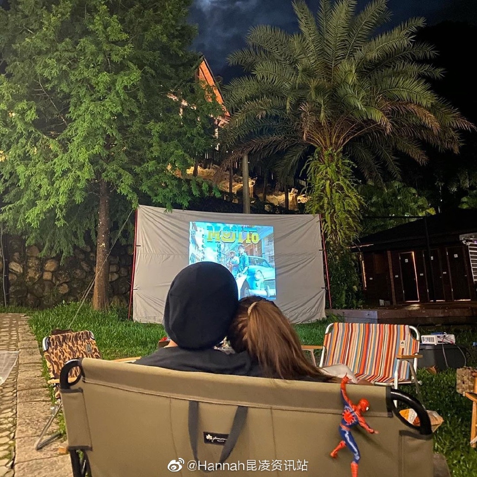 周杰伦昆凌为罗密欧庆生办野营趴 一家四口围坐草坪幸福温馨